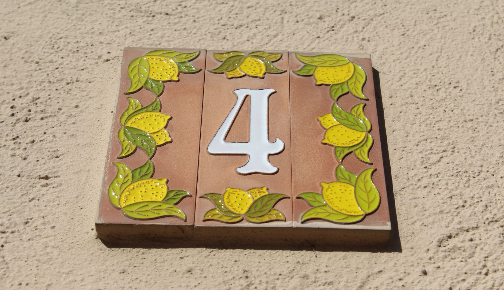 Decorative brick with the number '4' and lemons.